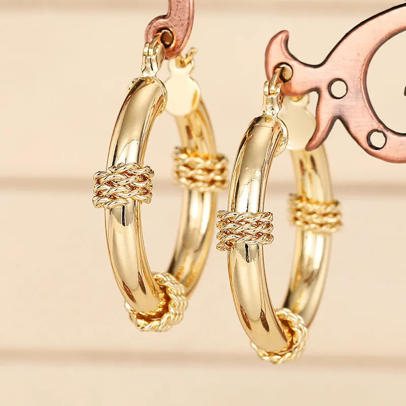 Women's geometric copper ear clips with ring and line elements in golden colour