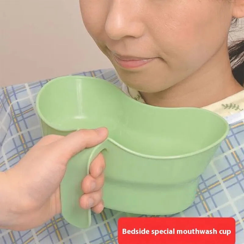 Green plastic nursing gargle cup for elderly bedridden patient oral care