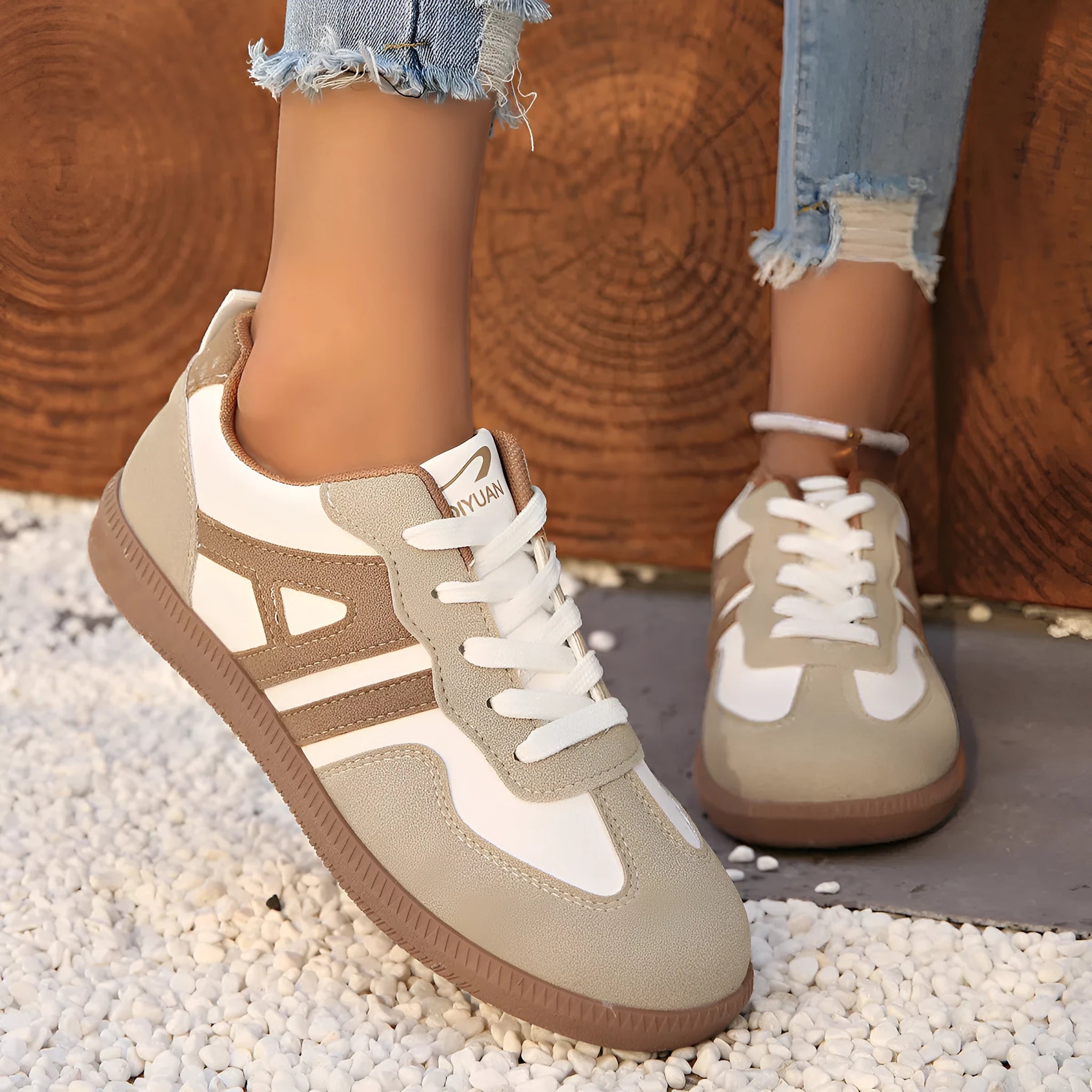 Women's retro colour matching lace-up jogging shoes in grey with low platform heel and round toe.