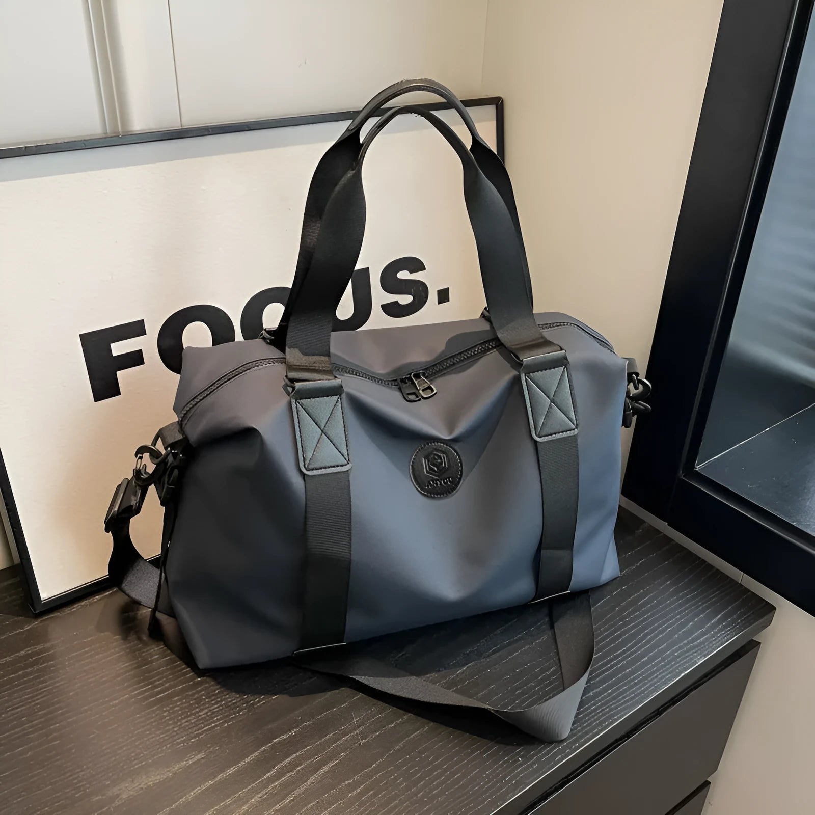 Waterproof Oxford cloth travel bag with dry-wet separation compartments and spine protection in solid colour options