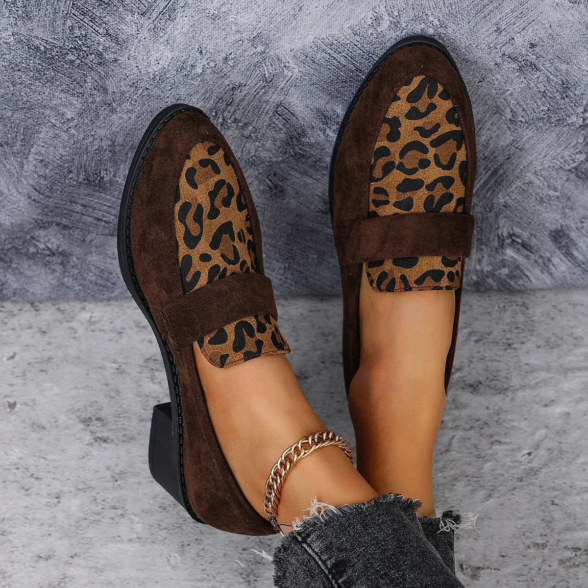 Leopard print suede slip-on pumps with chunky mid-heel and pointed toe in brown colour