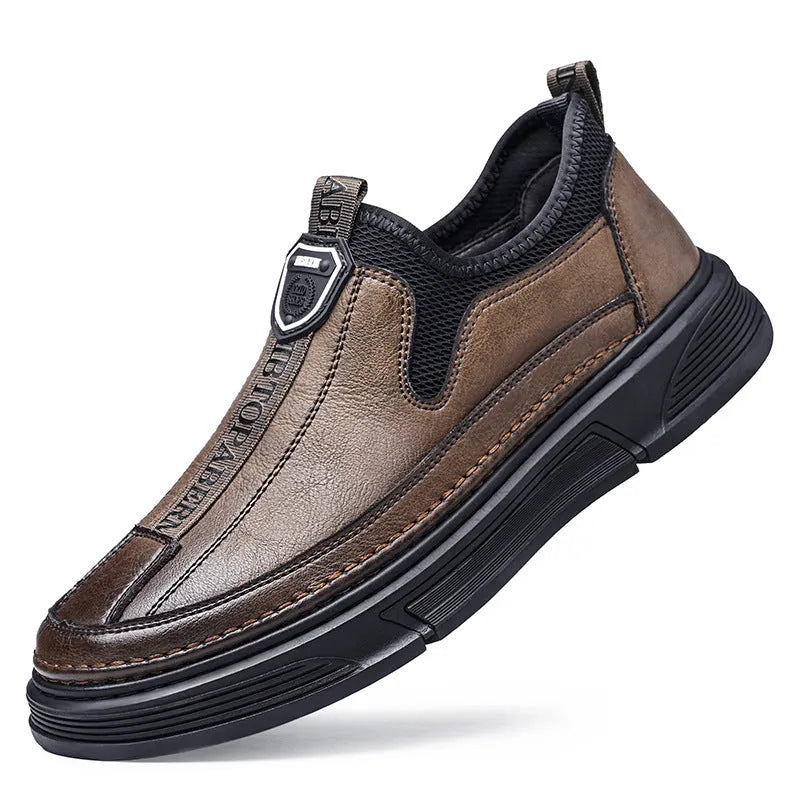 Men's solid colour casual leather shoes with round toe in black and brown options