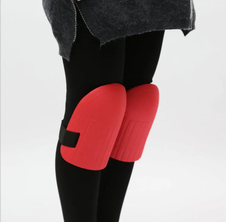 A pair of solid-colour EVA foam knee pads for gardening, shown in army green.