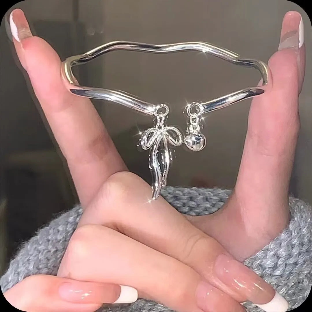Silver adjustable bracelet with bow decoration and bell opening clasp on zinc alloy chain