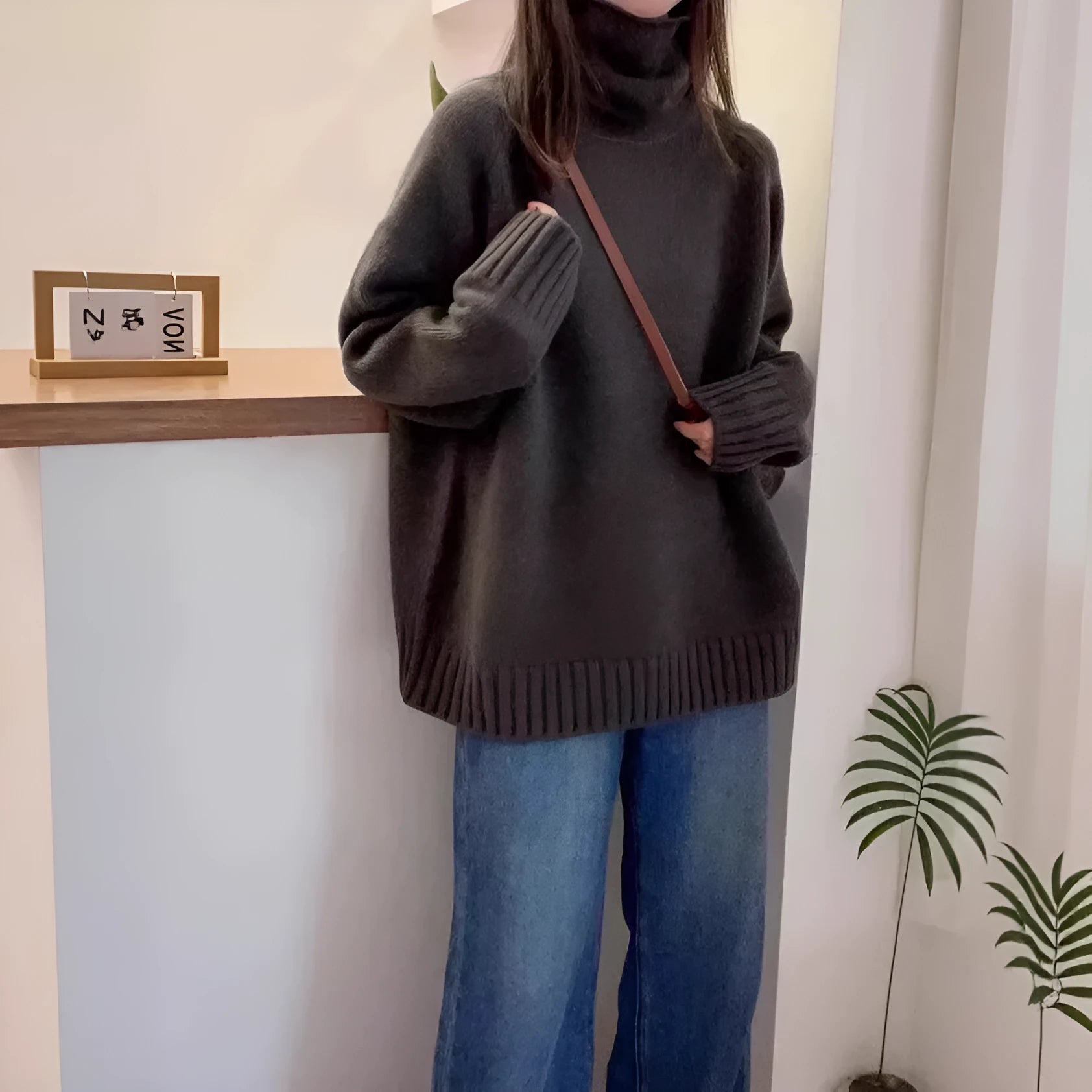 Women's loose fit turtleneck sweater with thick curling pile collar in mesh polyester fabric