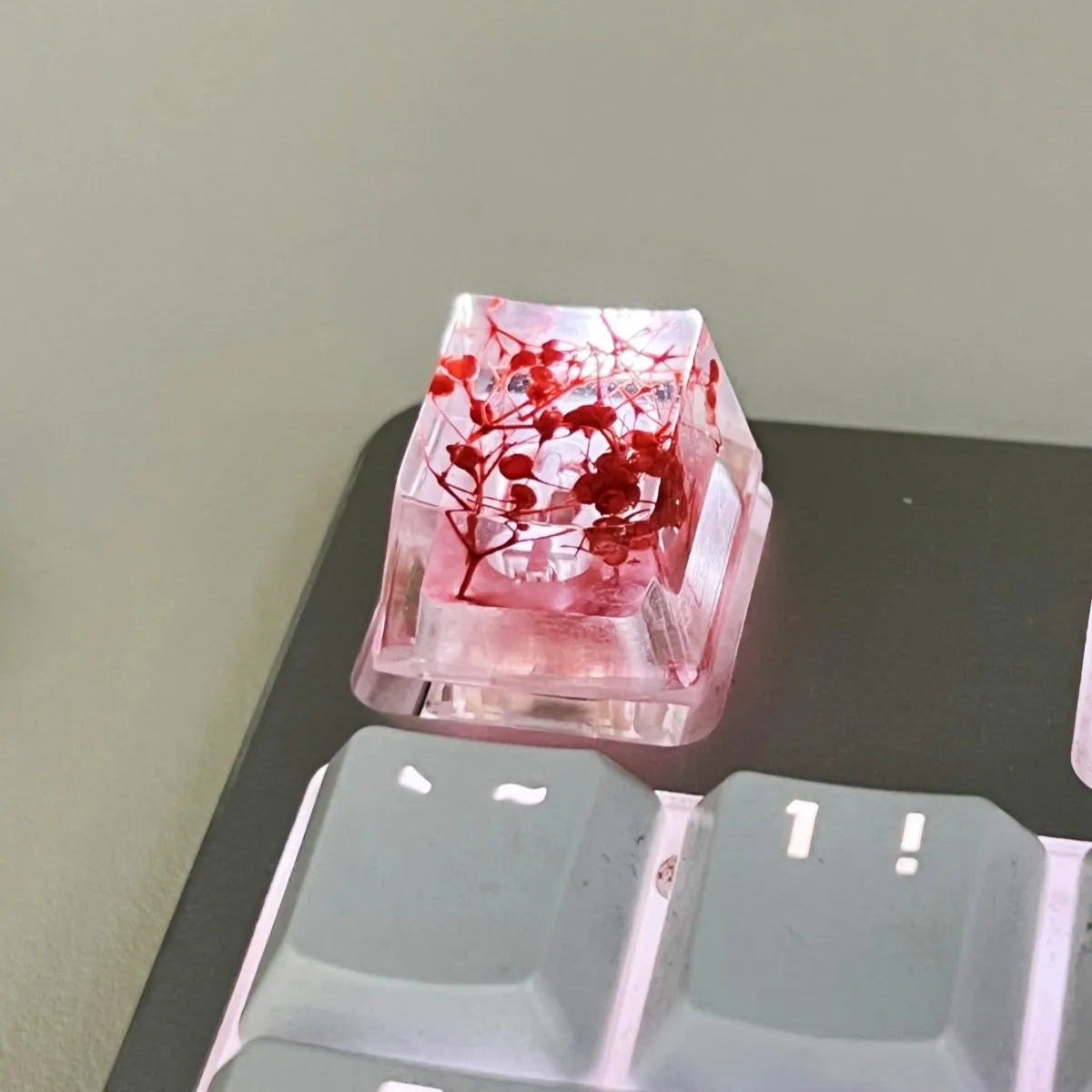 Clear resin starry sky keycap for Cherry MX keyboards in violet colour