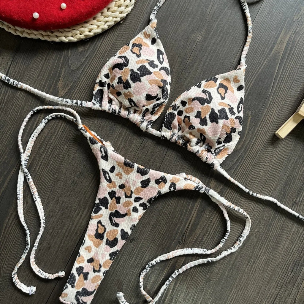 Women's printed bikini swimsuit in briefs style with quick-dry fabric