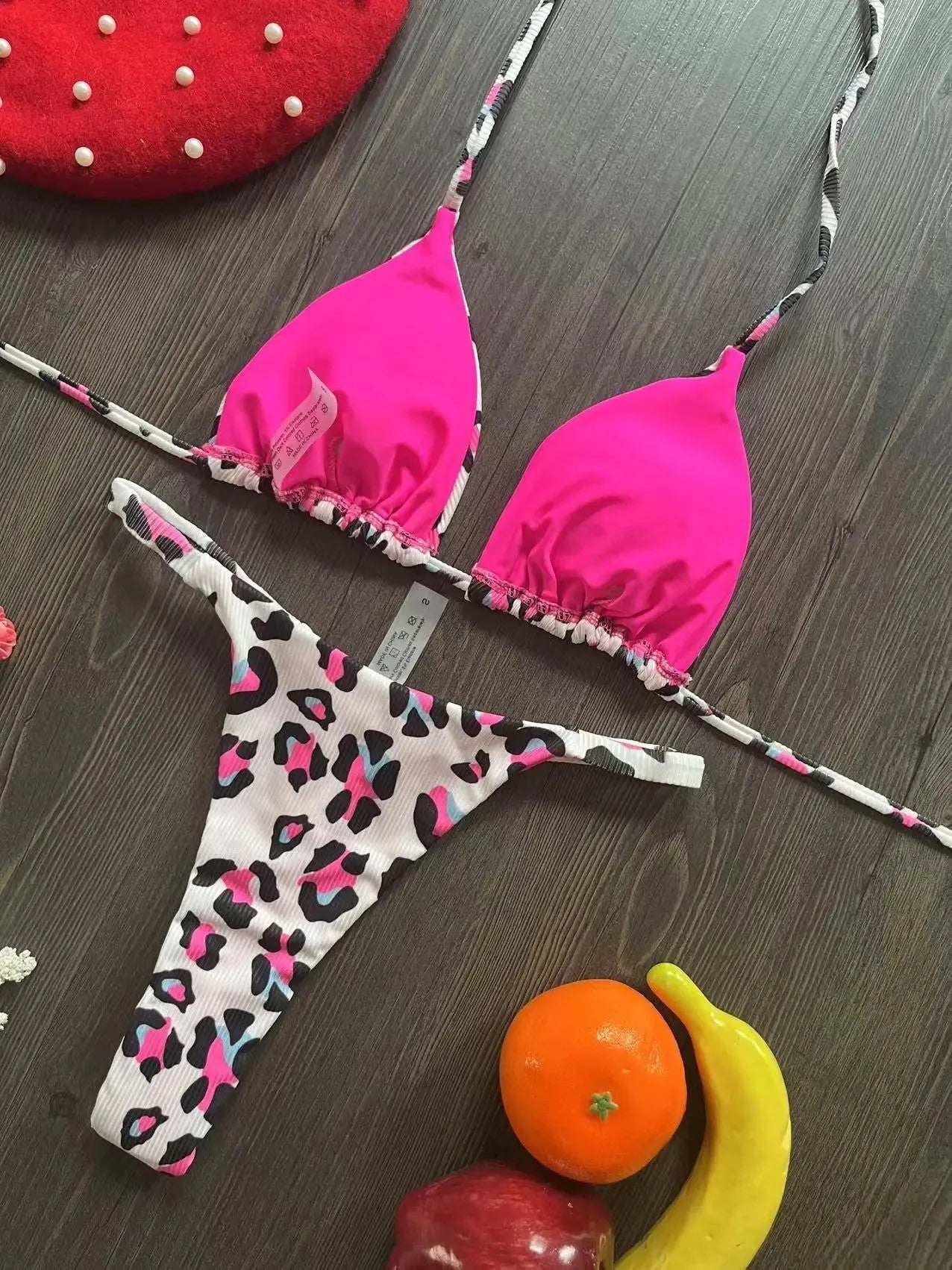 Women's printed bikini swimsuit in briefs style with quick-dry fabric