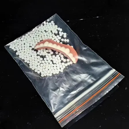 Silicone simulation dentures with upper and lower teeth for dental training in colour box packaging