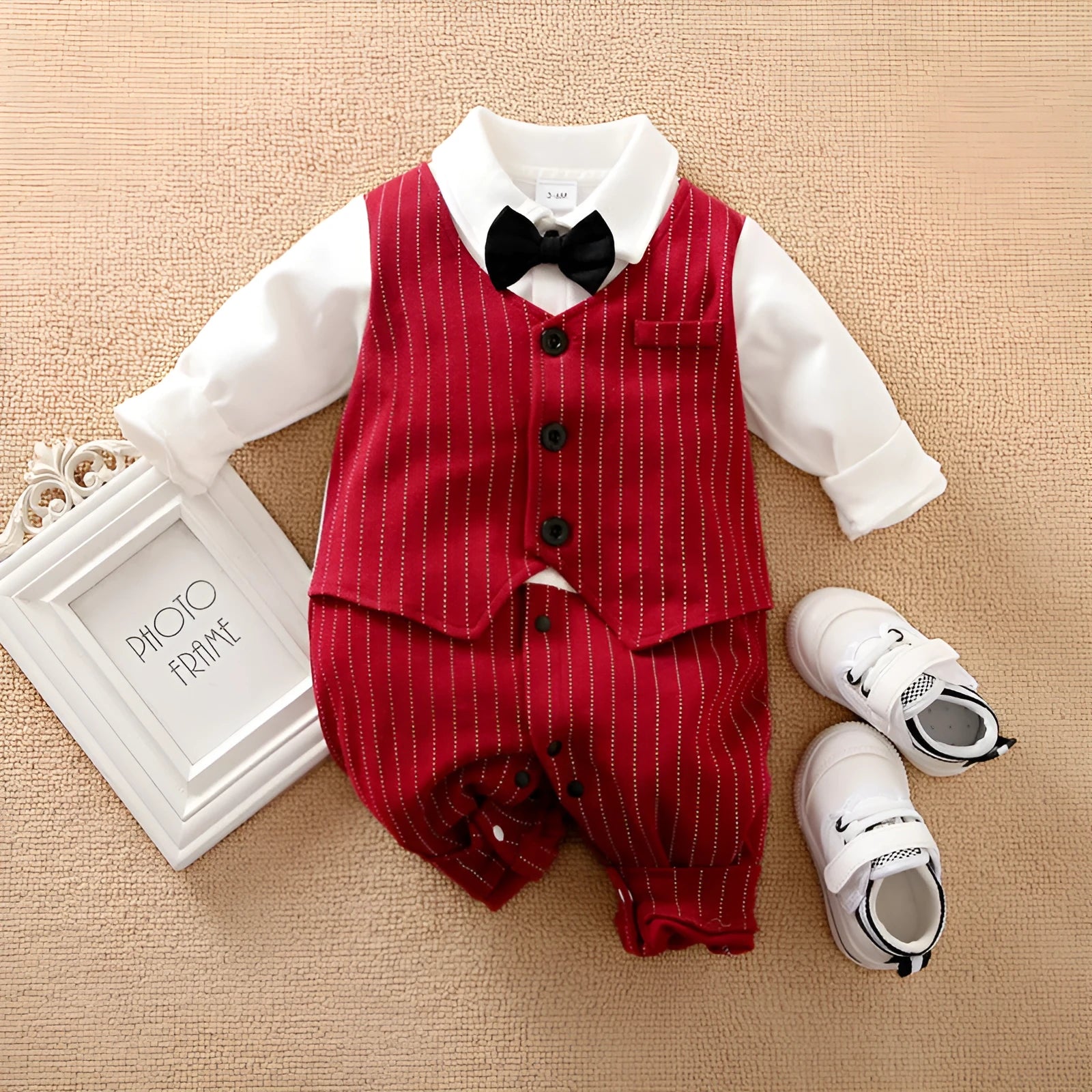 Wine red cotton baby boy romper with long sleeves and single-breasted closure for autumn wear
