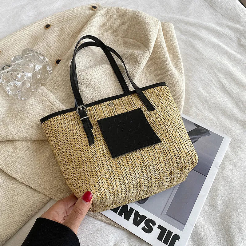 Women's straw woven shoulder bag in European retro style with sewn detailing and three-dimensional pockets