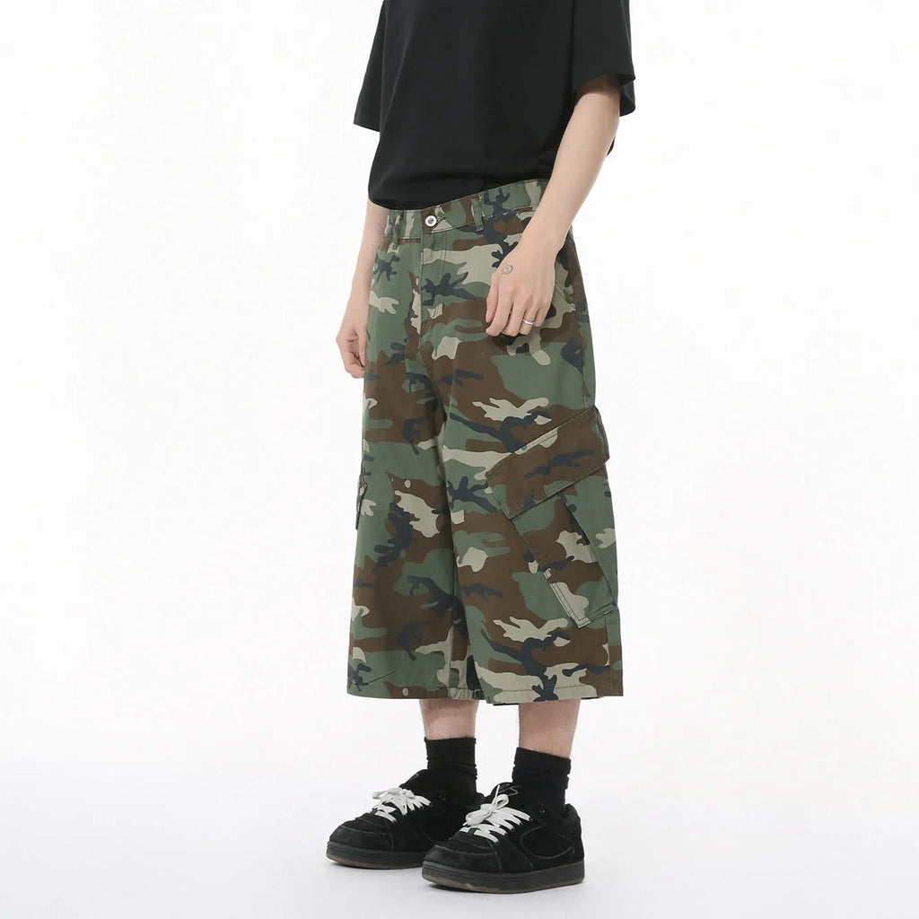 Men's camouflage cotton cropped jeans with cargo pockets and wide leg loose fit