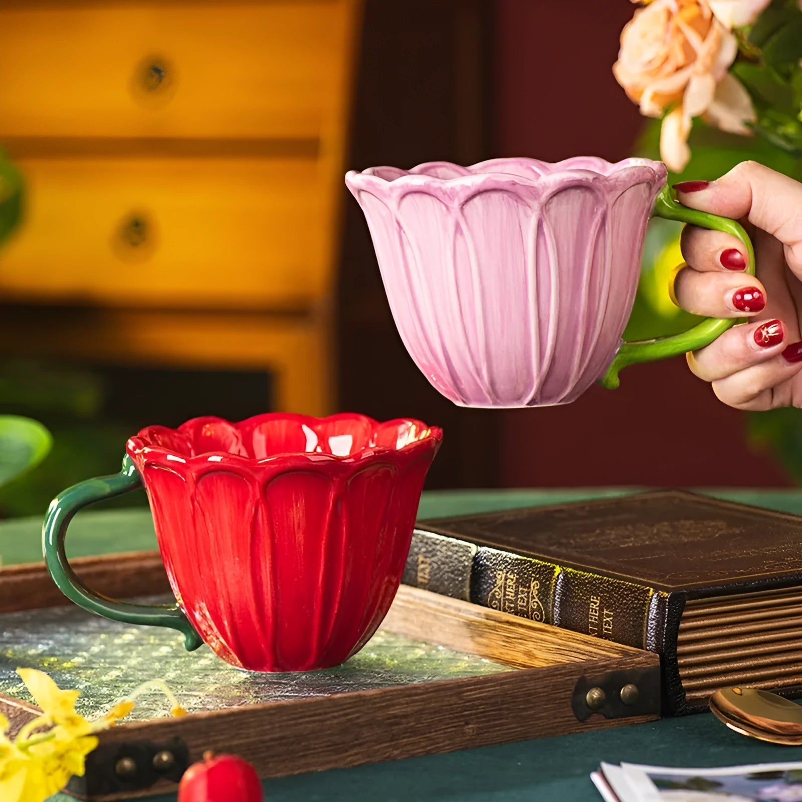 Ceramic breakfast cup with pastoral flower pattern in 500ml capacity
