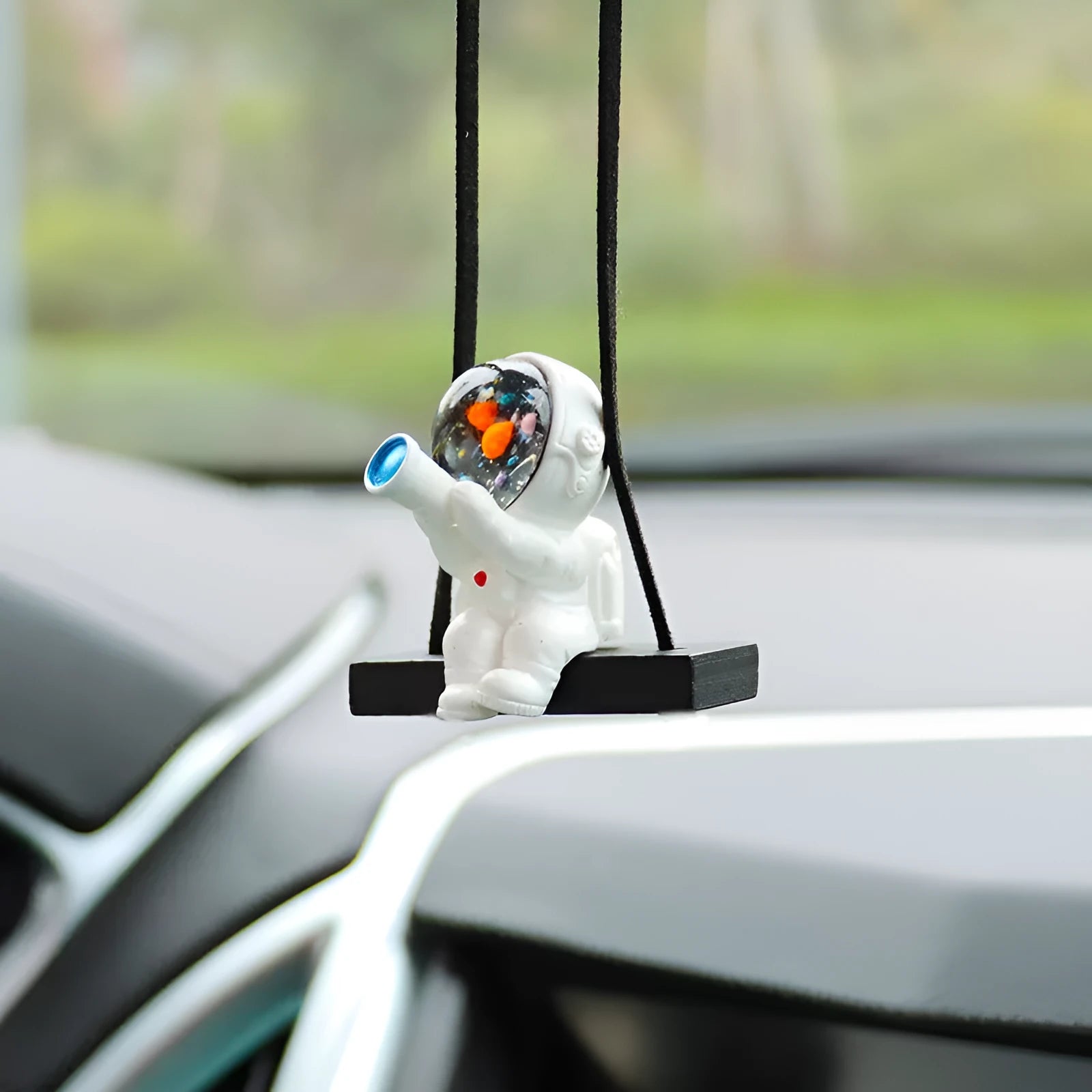 Resin cartoon astronaut car pendant ornament with five design variations