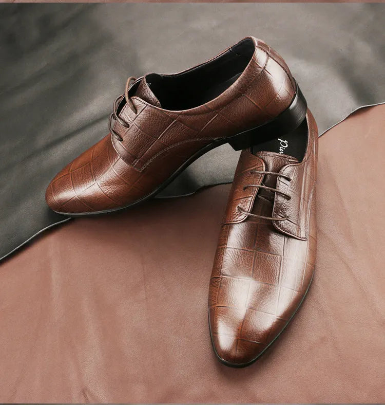 Men's black cowhide leather derby shoes with pointed toe and rubber sole for business dress