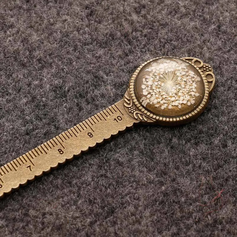 Handmade dry flower gypsophila ruler bookmark measuring 12cm with lace flower and clover arrangement