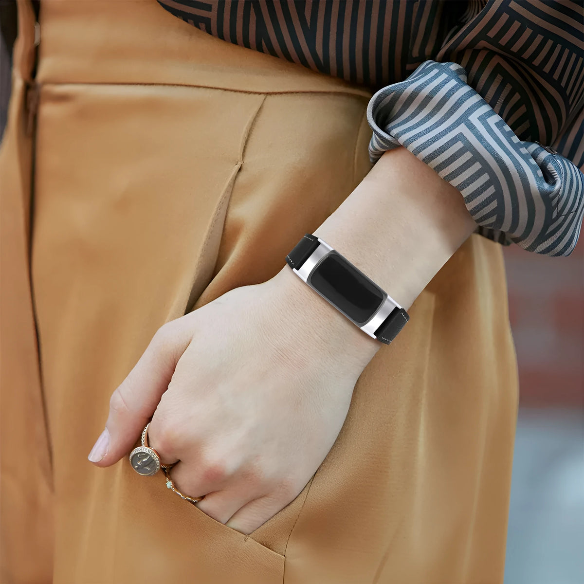 Genuine cowhide leather strap for Fitbit Charge 5 and Charge 6 smart watch in various colour options.