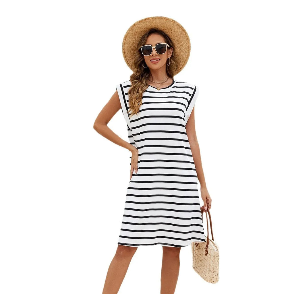 Black and white stripe polyester beach cover-up blouse for women's swimming and wading activities