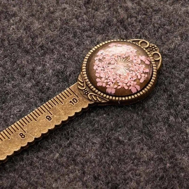 Handmade dry flower gypsophila ruler bookmark measuring 12cm with lace flower and clover arrangement