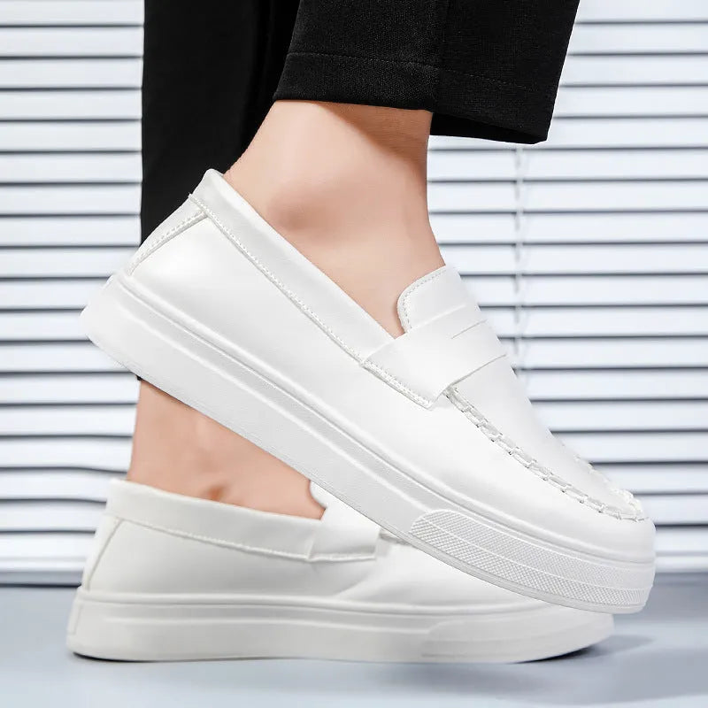 Men's round-toe casual shoes in PU leather available in three colour options