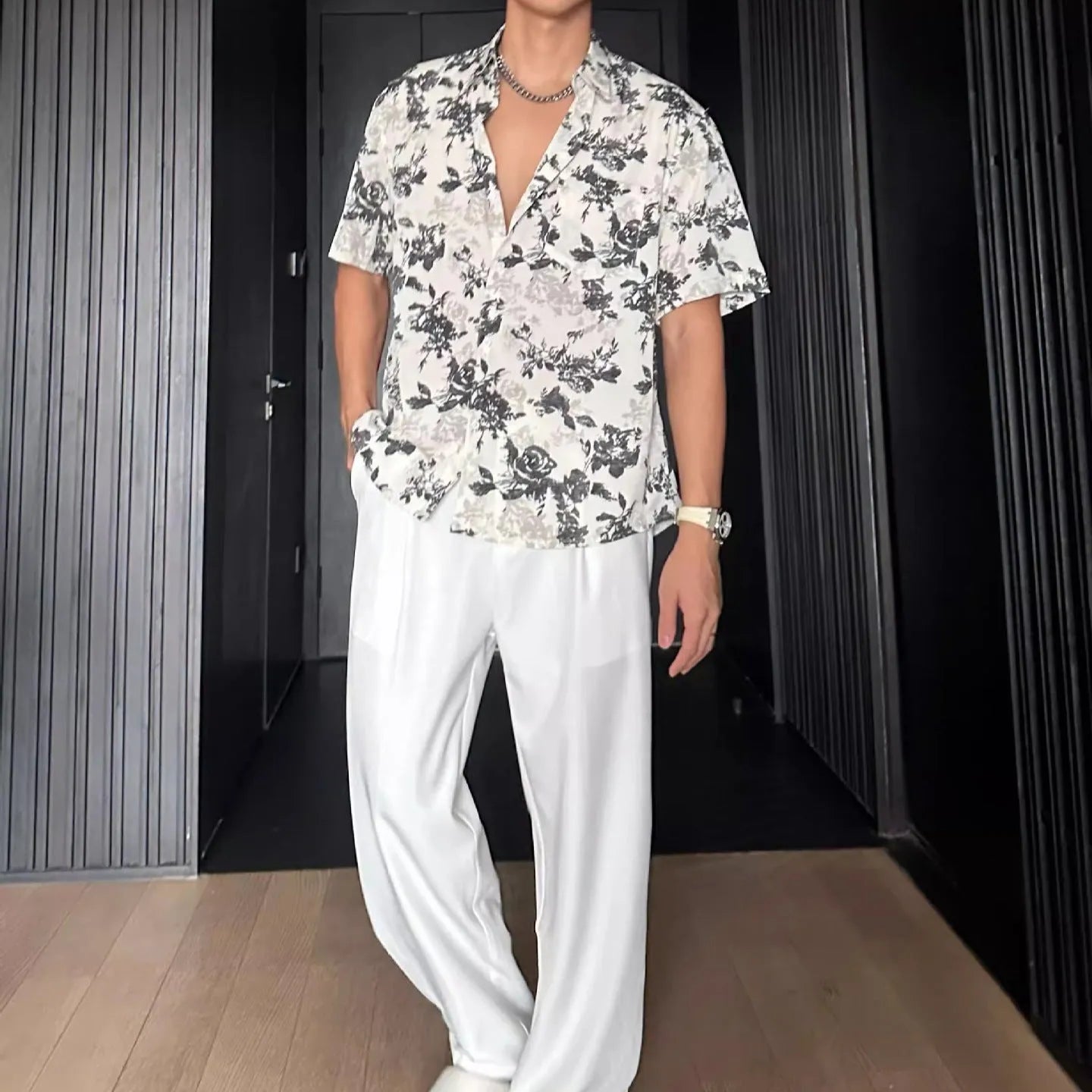 Loose casual short sleeve shirt with a floral print in a cardigan style.