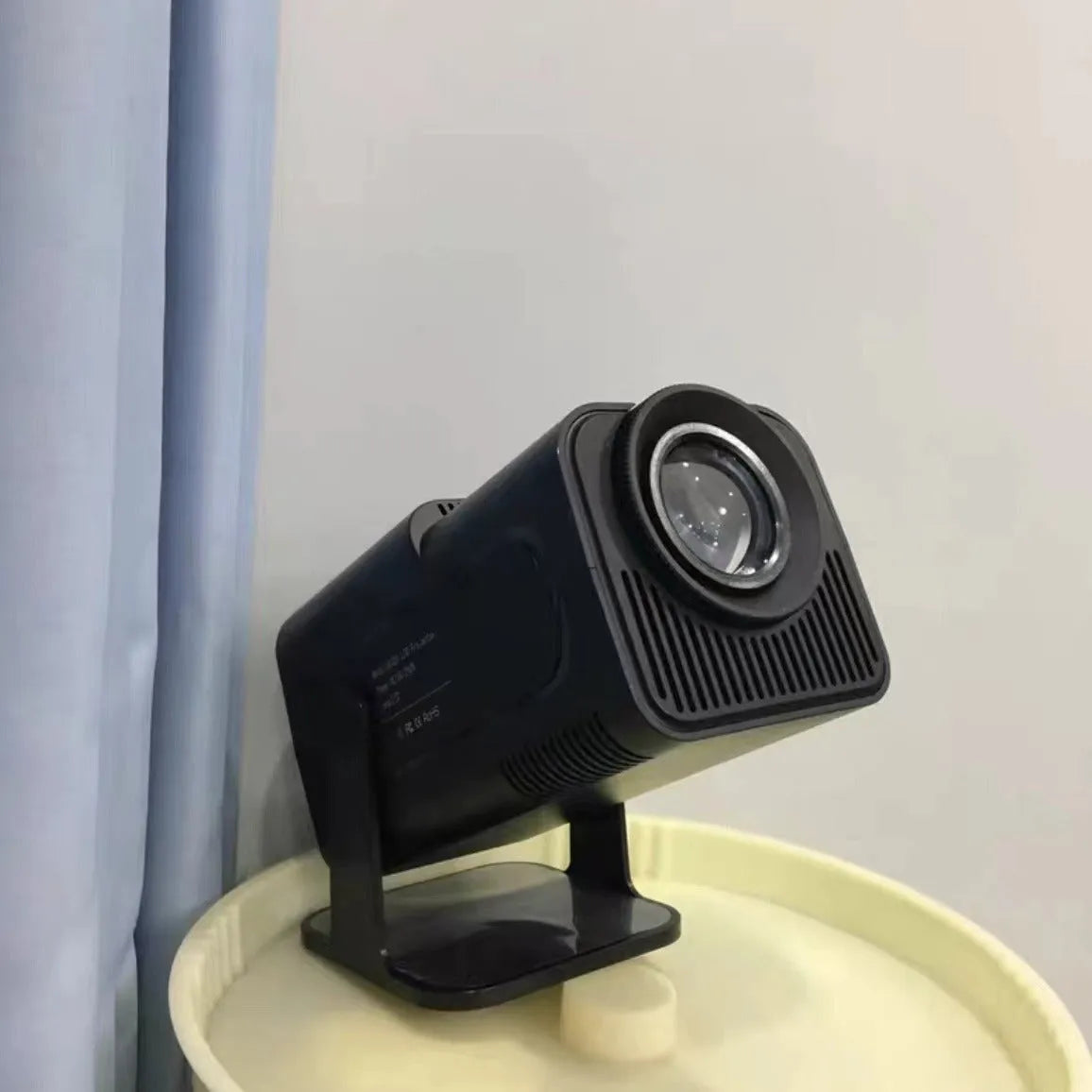720p HD wireless home projector for gaming with multi-standard power compatibility