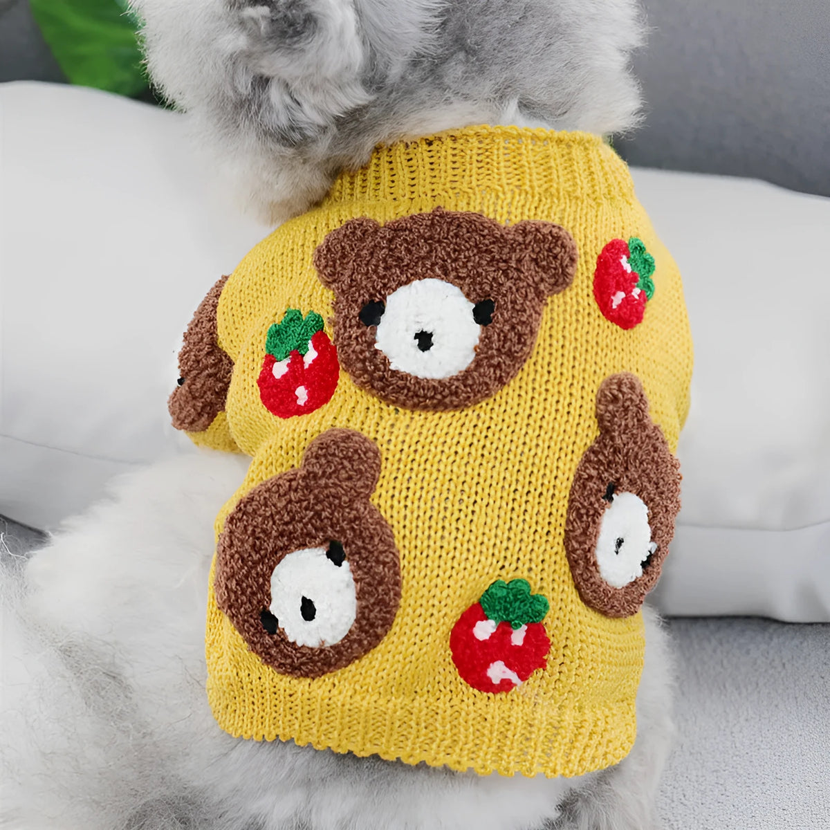 Short polyester pet sweater in snowman, brown bear, rabbit, pink chick, blue chick, and yellow cotton-padded jacket with hat, sizes XS to XL