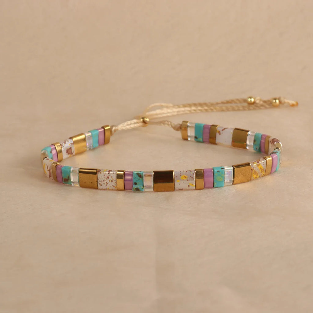 Geometric glass bead bracelet with pull design in milky white colour