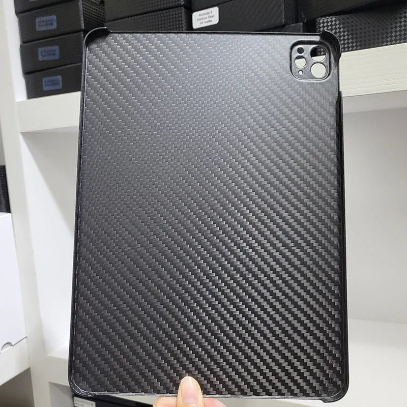 Apple iPad Pro 11 hard case made of black carbon fibre with an embossed plaid pattern.