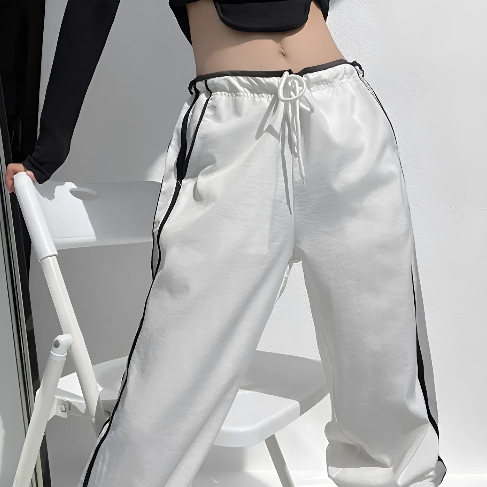 Women's ribbon contrast colour loose straight leg draping trousers in white and navy blue