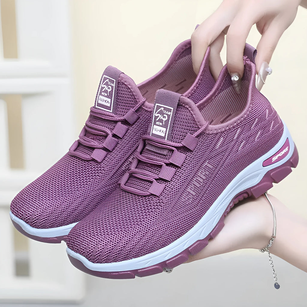 Casual low-top sneakers with round toe and soft PVC sole, shown in available colour options.