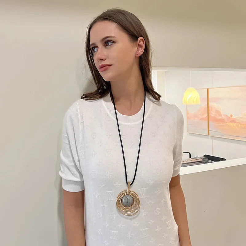 Vintage geometric plaid sweater chain necklace in TLN716 gold with adjustable 51-80cm perimeter and snakeskin wax rope chain