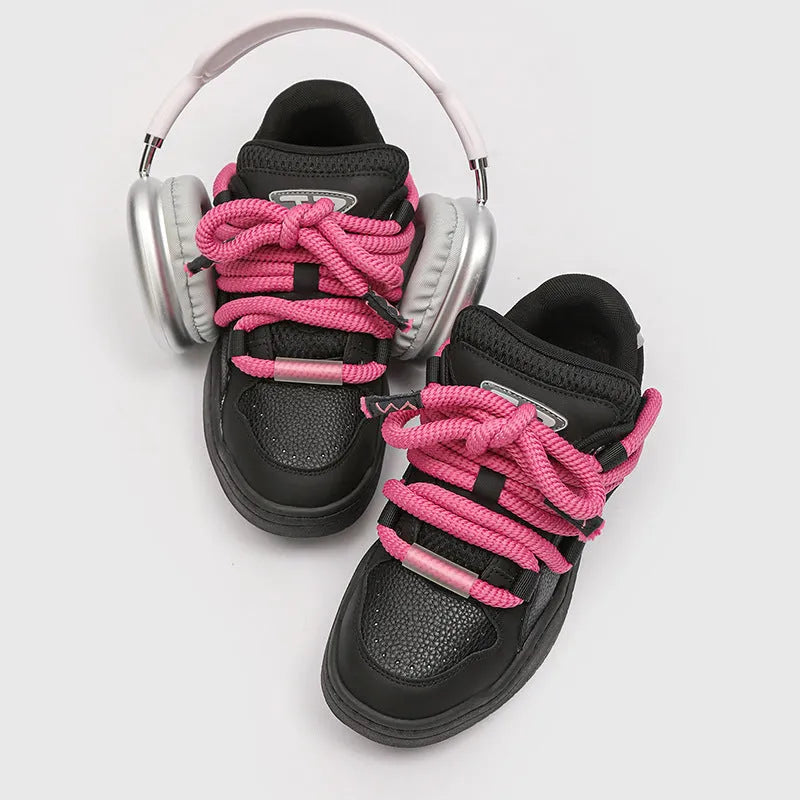 Thick bottom unisex casual shoes in four colours with lace-up front and round toe design