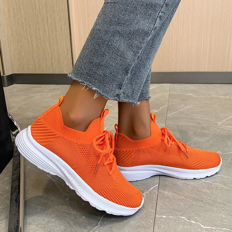 Women's mesh running shoes in creamy white with Flyknit upper and round toe design