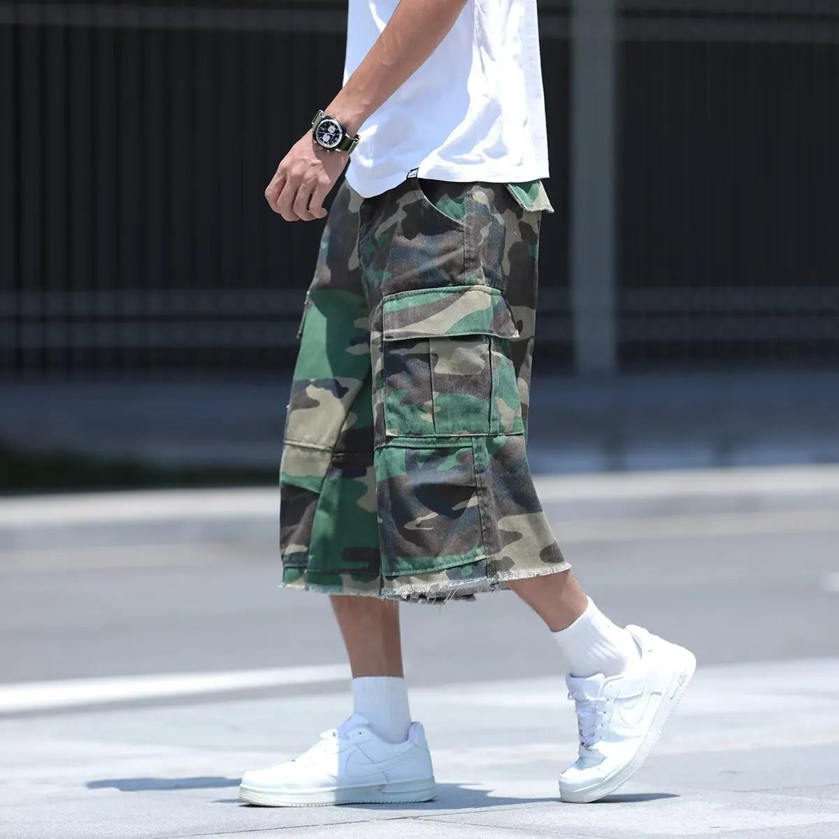 Men's retro camouflage workwear shorts in cotton blend fabric with loose cropped fit