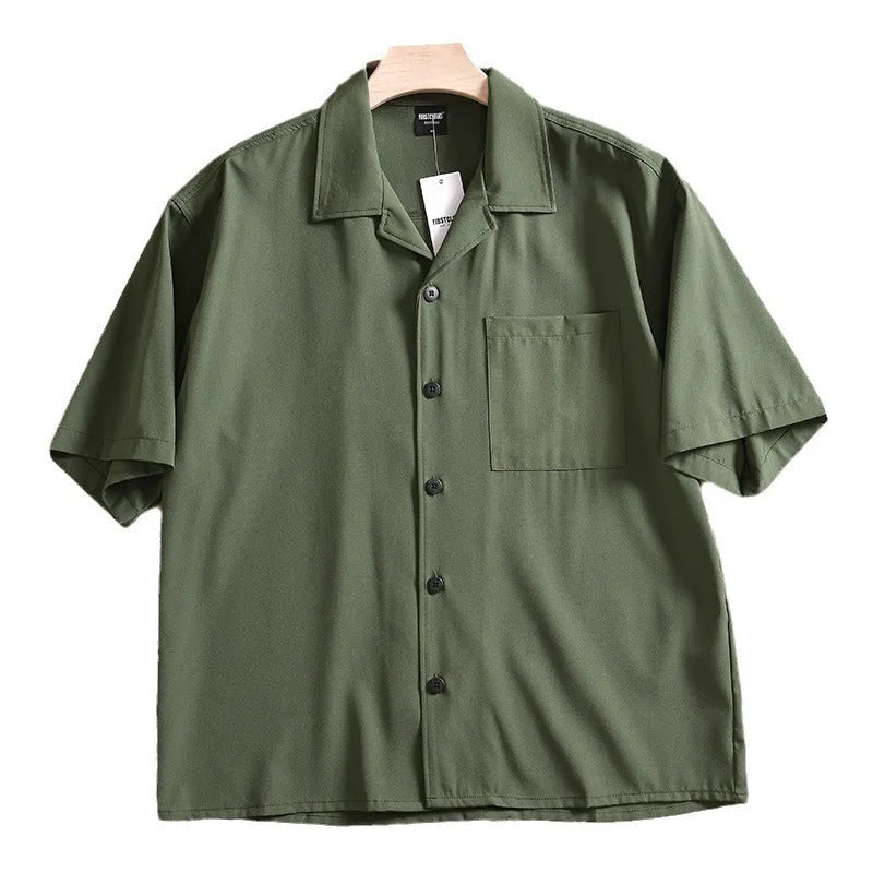 Man wearing a loose-fitting, solid colour short sleeve shirt in a Japanese fresh cardigan style.