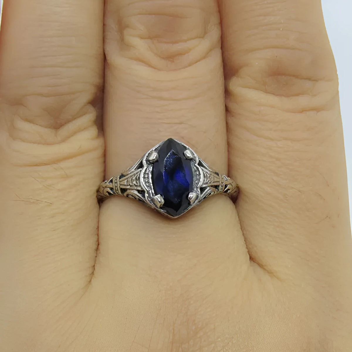 Silver geometric hollow women's ring in alloy with multiple size options