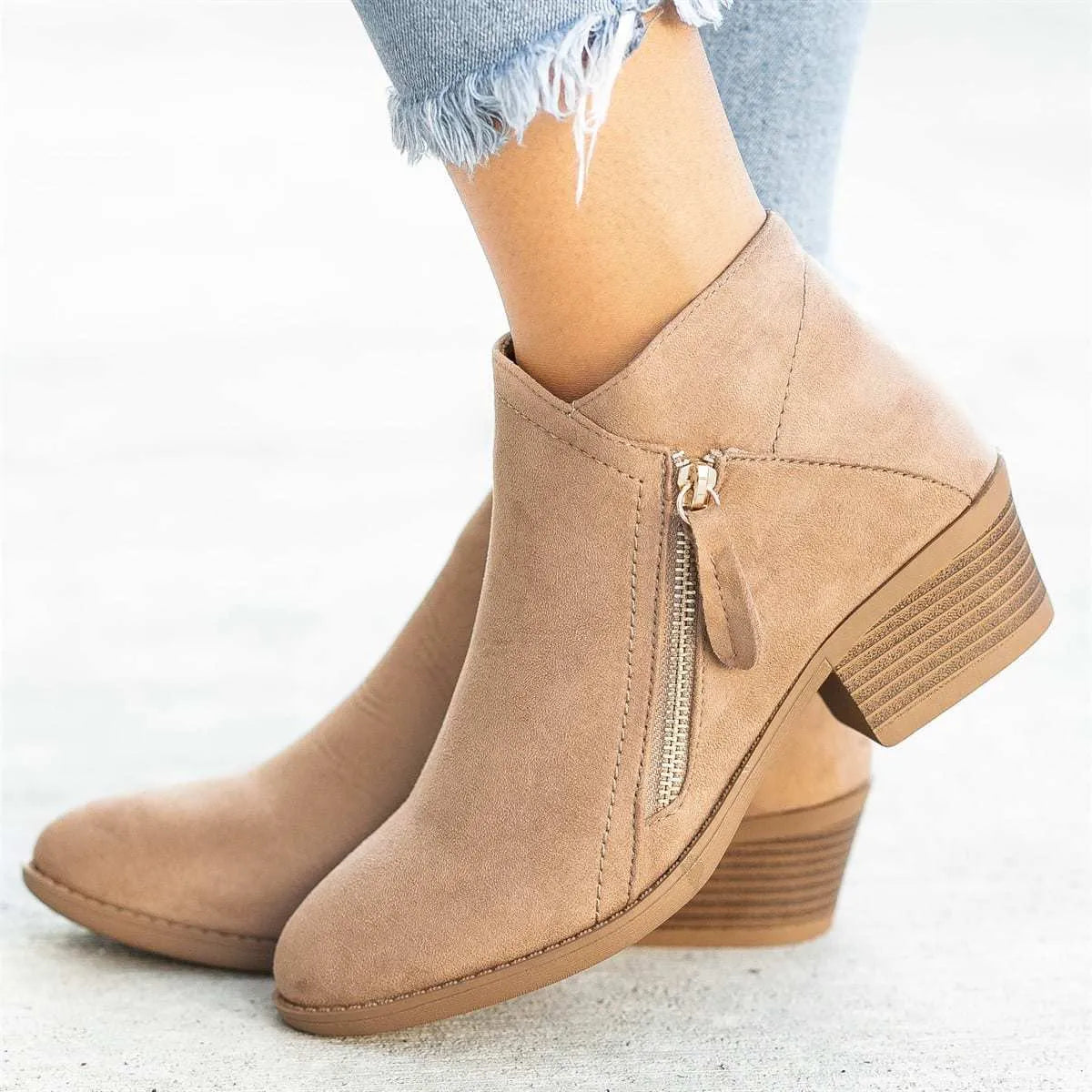 Women's suede ankle boots with side zip and chunky heel in beige colour