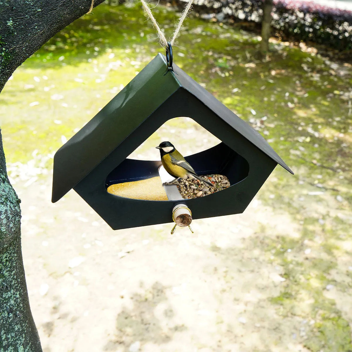 European-style iron bird nest feeder with anti-rain outdoor design in modern simplicity style