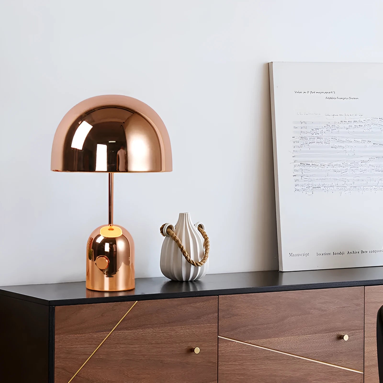 Mushroom-shaped table lamp with metallic base in rose gold, chrome, or gold colour