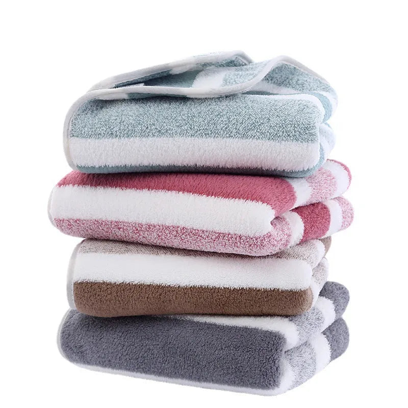 Coral fleece towel in wide stripe pattern, 35x75cm or 70x140cm, soft plush fabric for hand or bath use