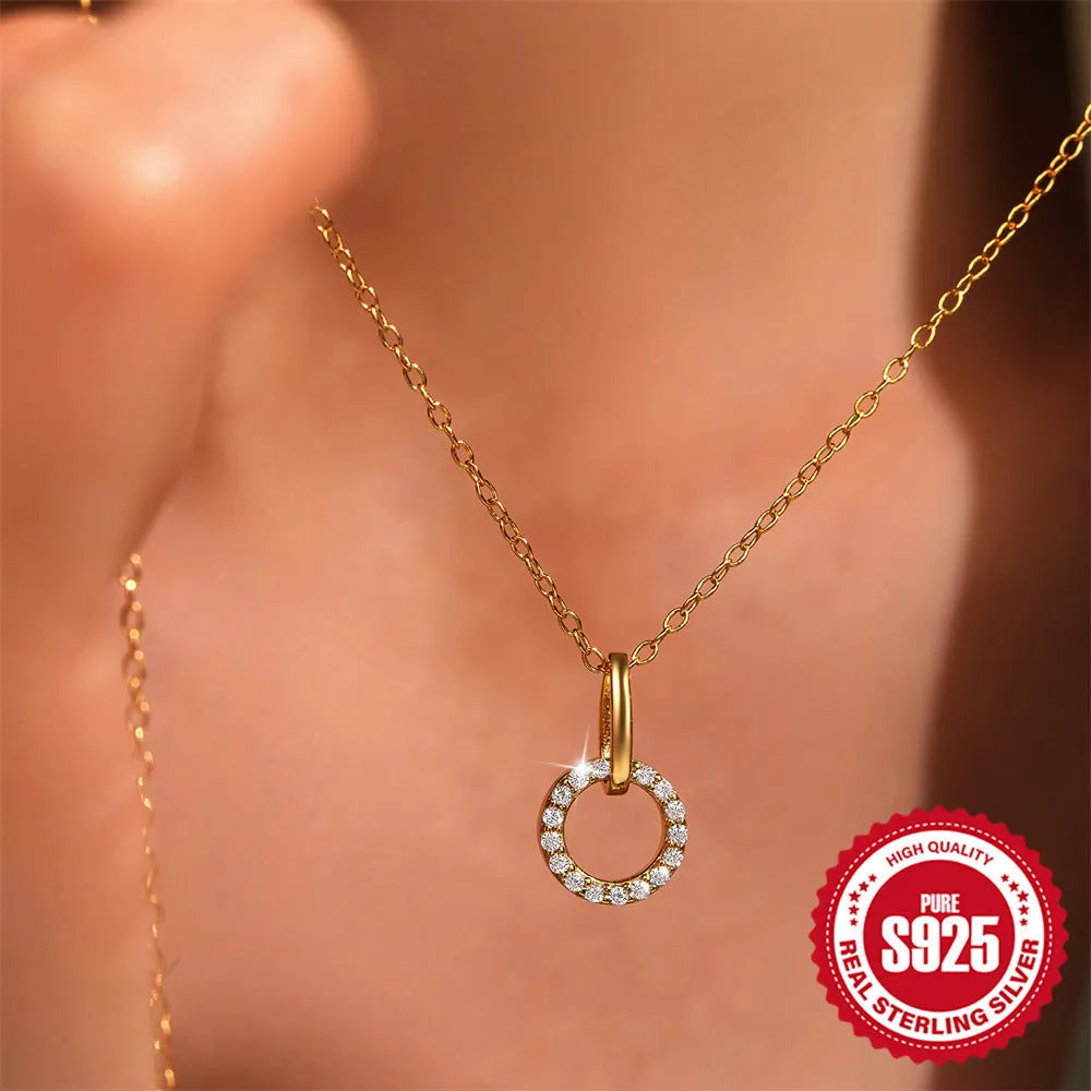 S925 sterling silver adjustable clavicle chain with gold-coloured geometric interlocking pendant