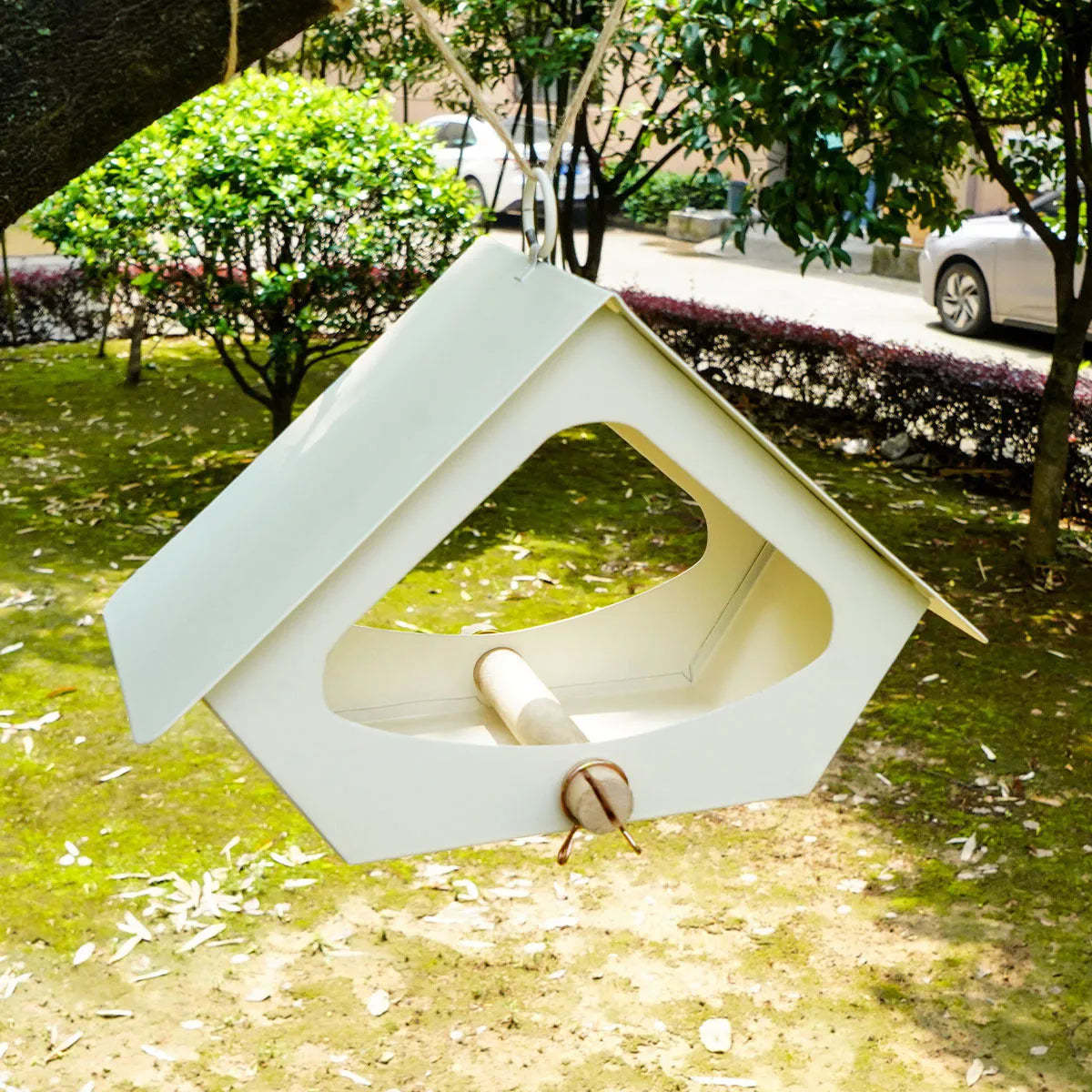 European-style iron bird nest feeder with anti-rain outdoor design in modern simplicity style