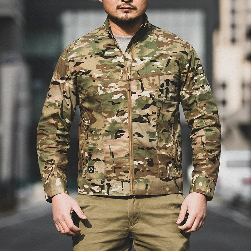 Men's tactical plaid coat jacket in camouflage colour with multiple pockets.