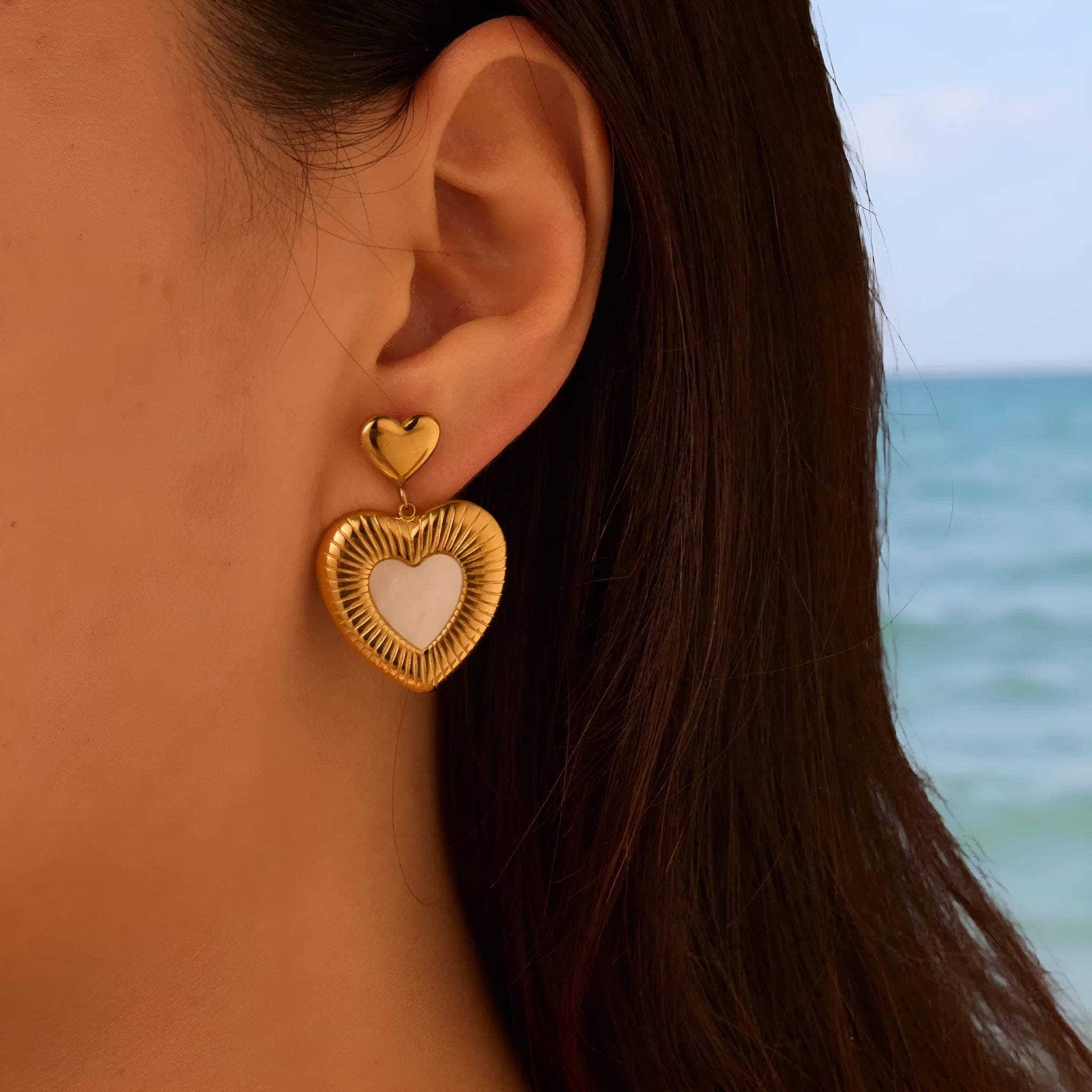 Women's heart-shaped fritillary earrings in stainless steel with white electroplated finish and gold details