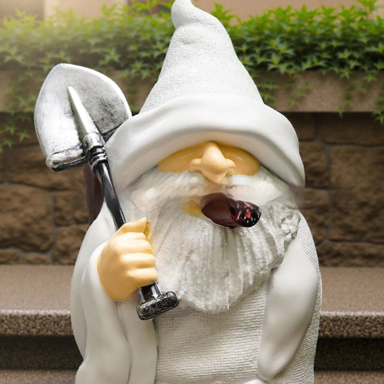 Christmas resin craft smoking shovel dwarf ornament for garden decoration display