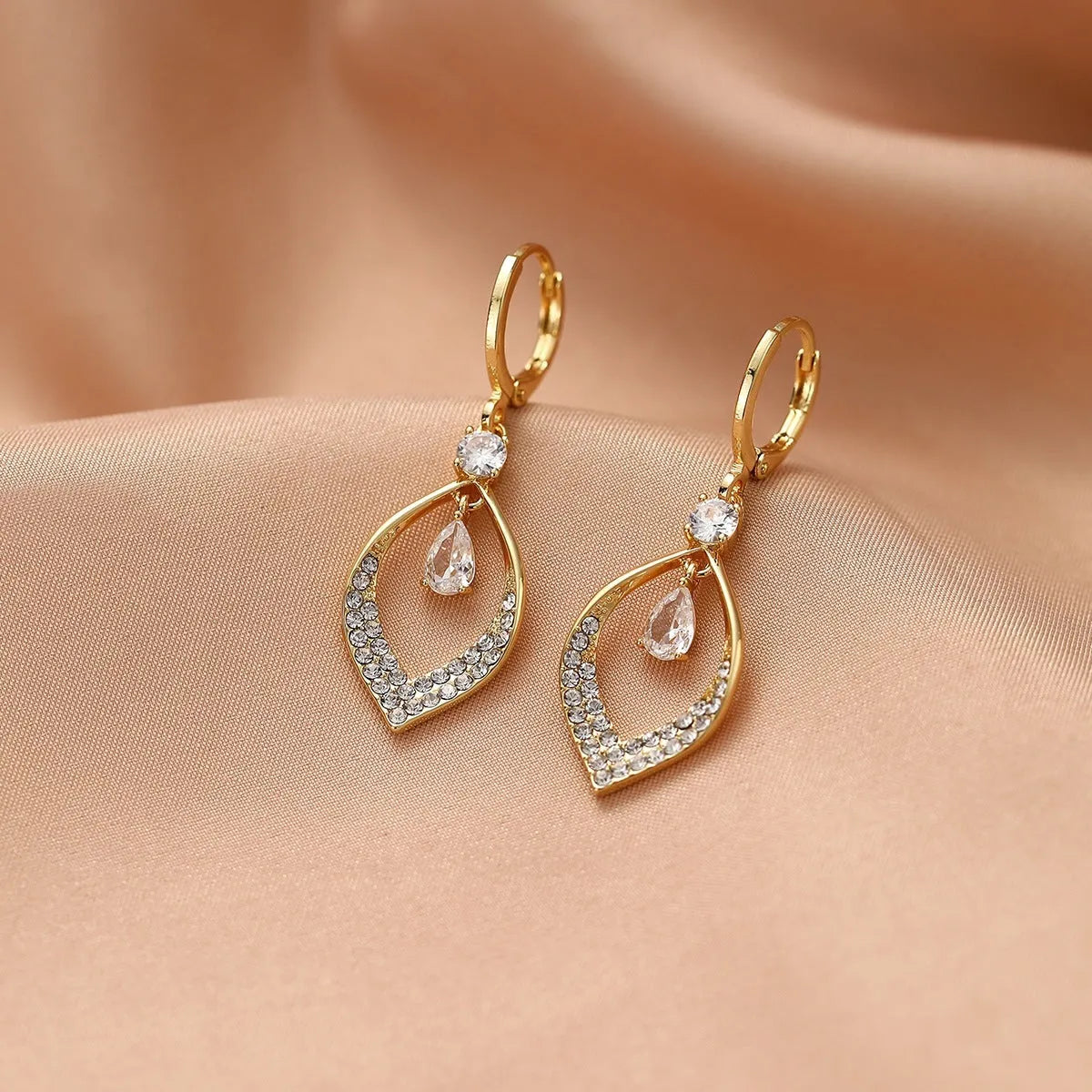 Women's copper water drop tassel earrings with a choice of gold or silver thickened buckles.