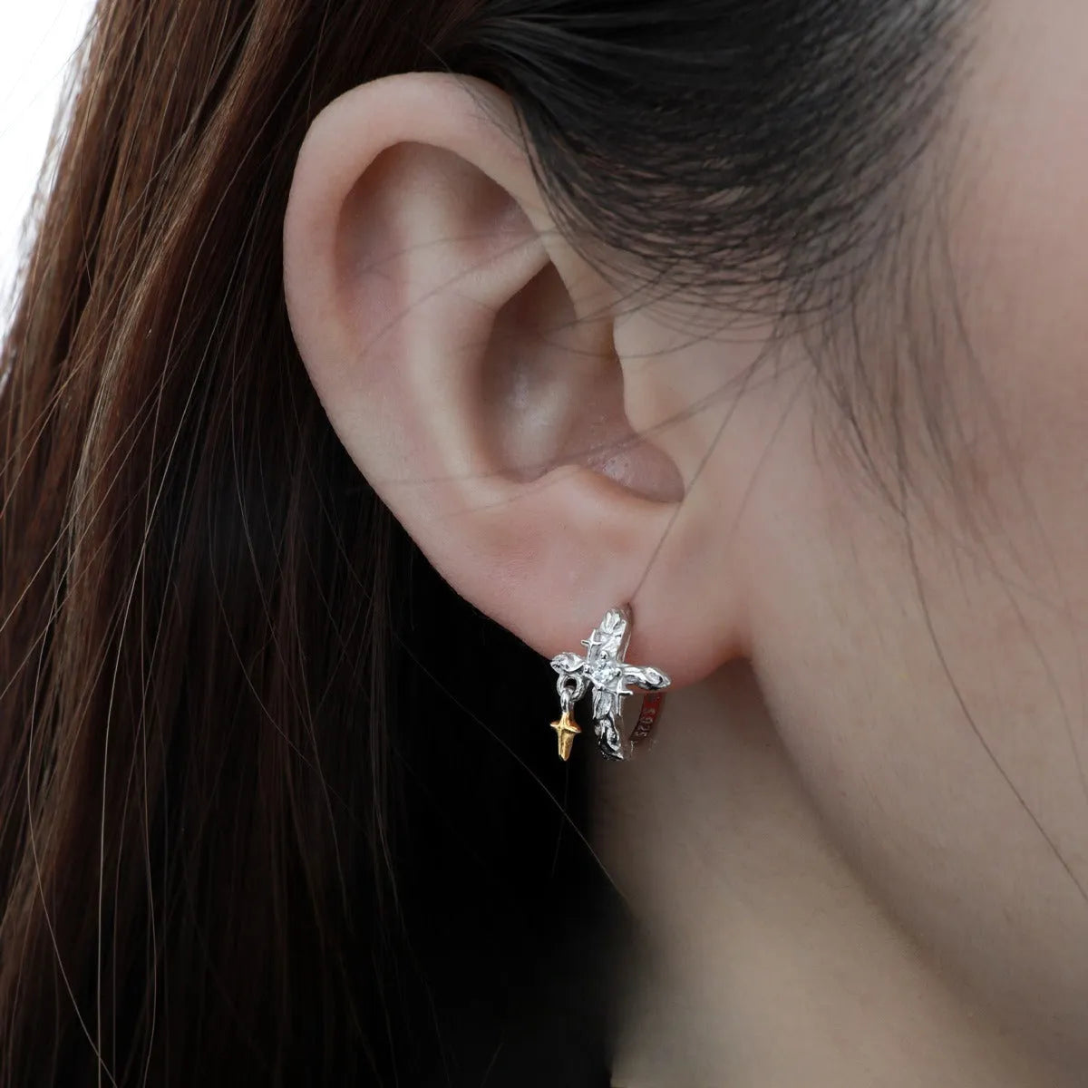 Women's geometric cross earrings in 925 silver with white gold plating and round design elements