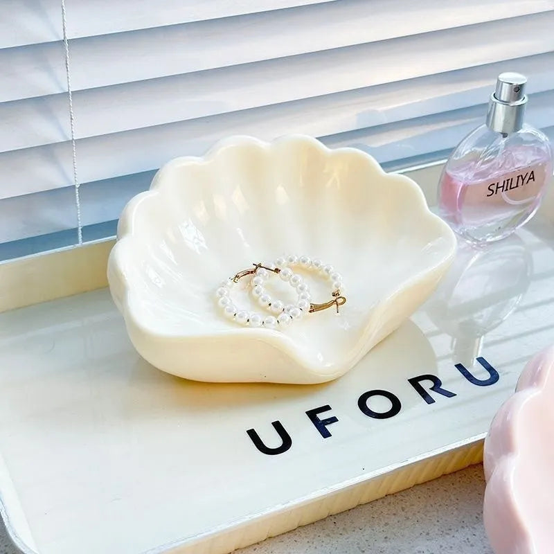 Plastic shell-shaped soap dish in pearl white or pink for bathroom use