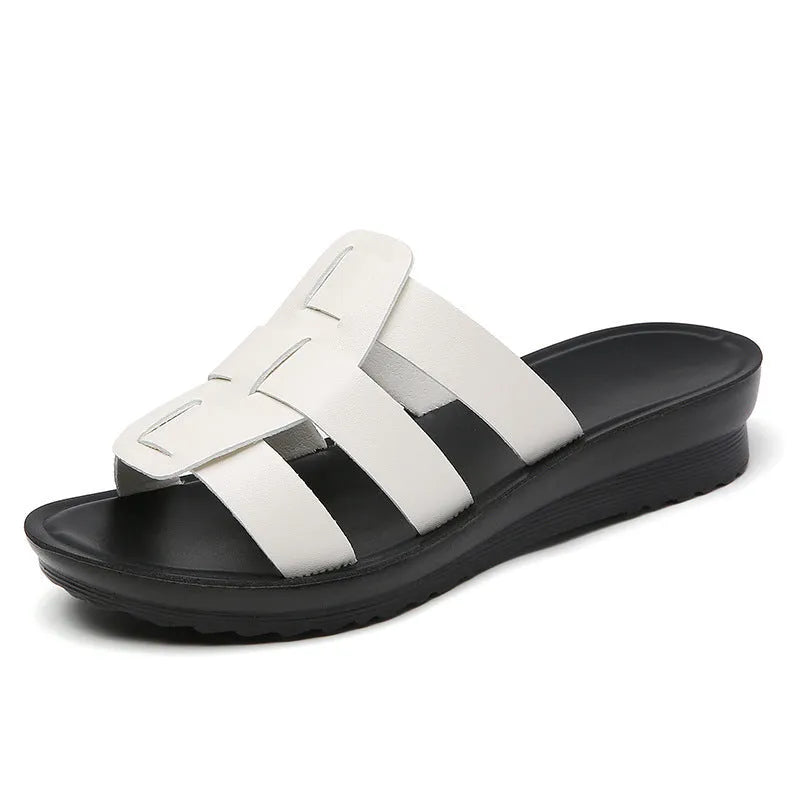 Women's flat bottom slippers in beige with waxed leather upper and soft PU sole.